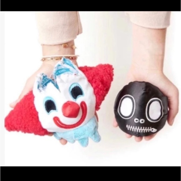 NEW BARKBOX "THE LAST LAUGH BUNDLE" & INCLDS 2 PC CLOWN W/BONUS TOY & BLOODY AXE - Picture 3 of 10